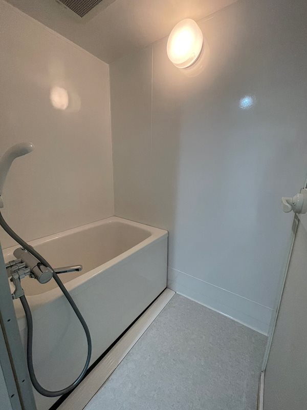 バス・シャワールーム　※別部屋のため参考写真となります