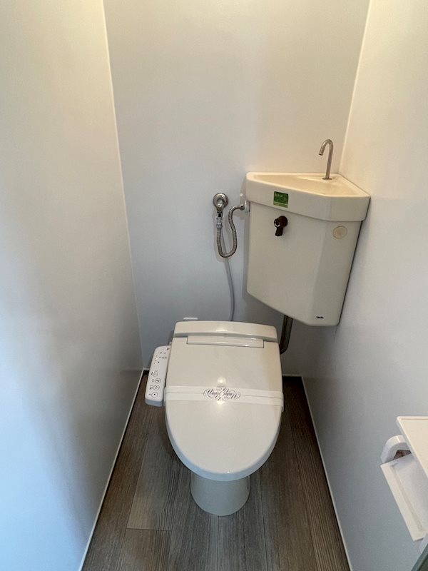 トイレ　※別部屋のため参考写真となります