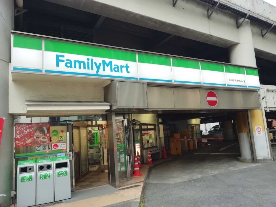 コンビニ　ファミリーマート かぶと町永代通り店（コンビニ）まで100m