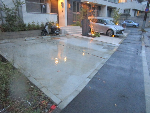 駐車場　敷地内駐車場