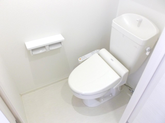 ＪＲ水戸線 東結城駅 徒歩22分 2階建 築13年のトイレ写真