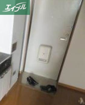 玄関　別のお部屋の写真です。実際とは異なります。