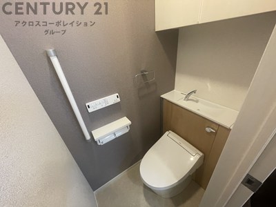 トイレ　温水洗浄便座付きのトイレです♪