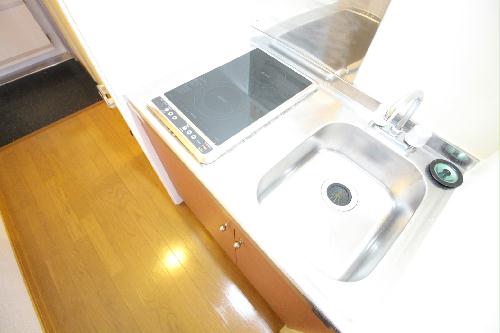 キッチン　電気コンロがフラット仕様で、お手入れもしやすいです☆