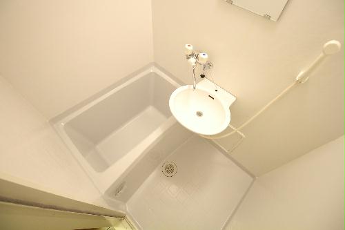 バス・シャワールーム　浴室乾燥機付き、バス・トイレ別になっています♪