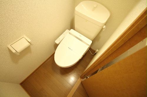 トイレ　温水洗浄便座は標準装備となります☆
