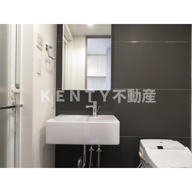 トイレ　コンパクトで使いやすいトイレです 室内写真は別部屋参考写真