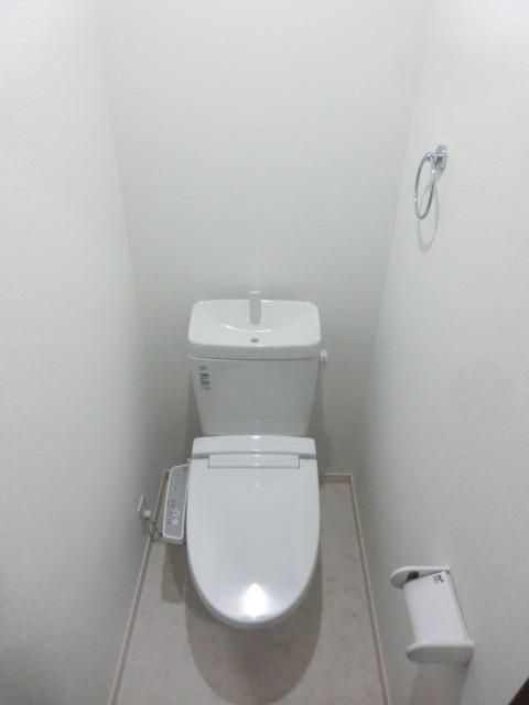 トイレ　温水洗浄便座付き