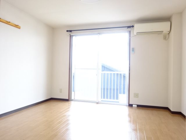 居室・リビング　※別部屋参考写真です。