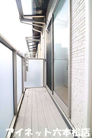 バルコニー　天気の良い日の洗濯物はこちらで