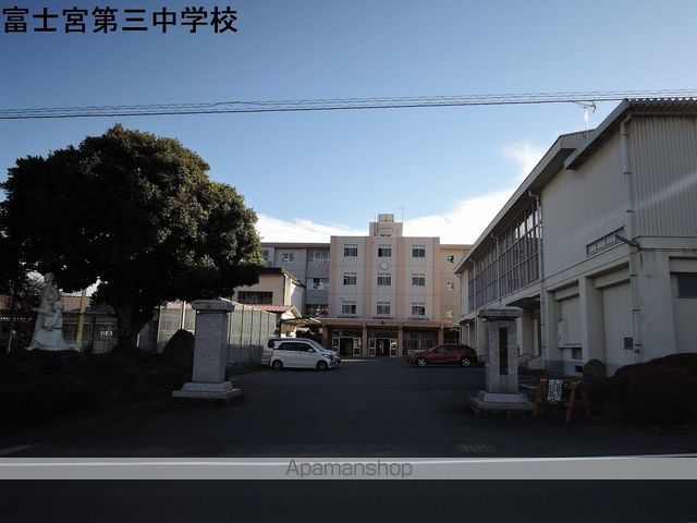 中学校　第三中学校（中学校）まで893m