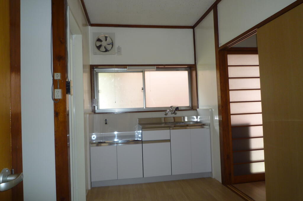 関川戸建てのキッチン写真