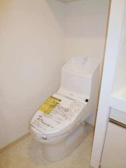 都営大江戸線 森下駅 徒歩3分 11階建 築9年のトイレ写真