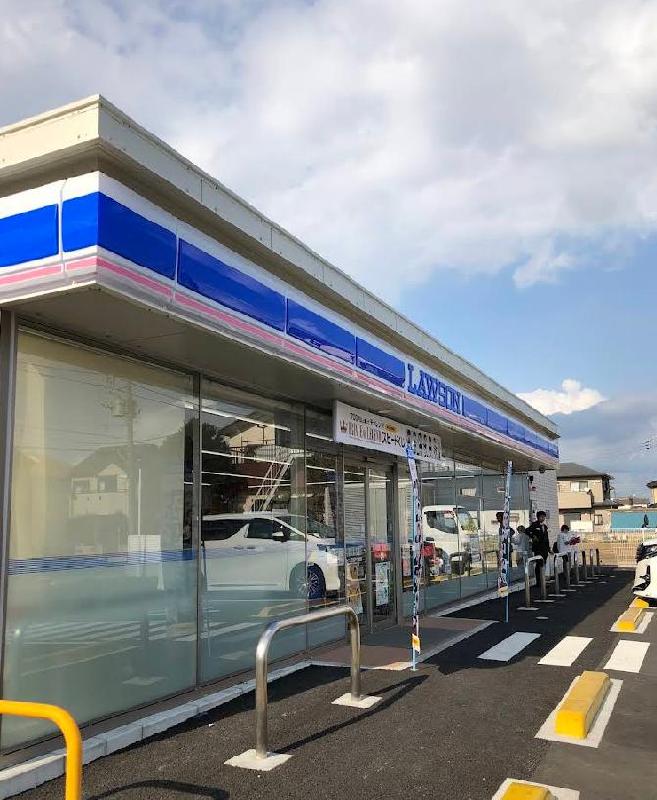 コンビニ　ローソン 三郷戸ヶ崎五丁目店（コンビニ）まで24m