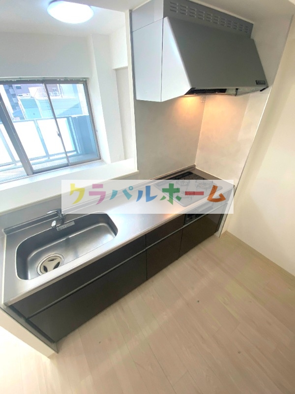 キッチン　グリル付き３口コンロ