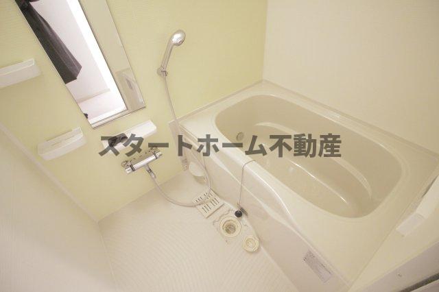 バス・シャワールーム　コンパクトで使いやすいお風呂です