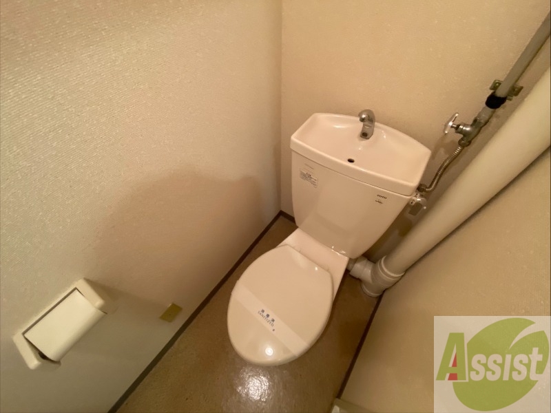 トイレ　こちらはトイレです。清潔感があり、安心して使用できます。