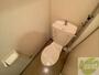 トイレ　こちらはトイレです。清潔感があり、安心して使用できます。