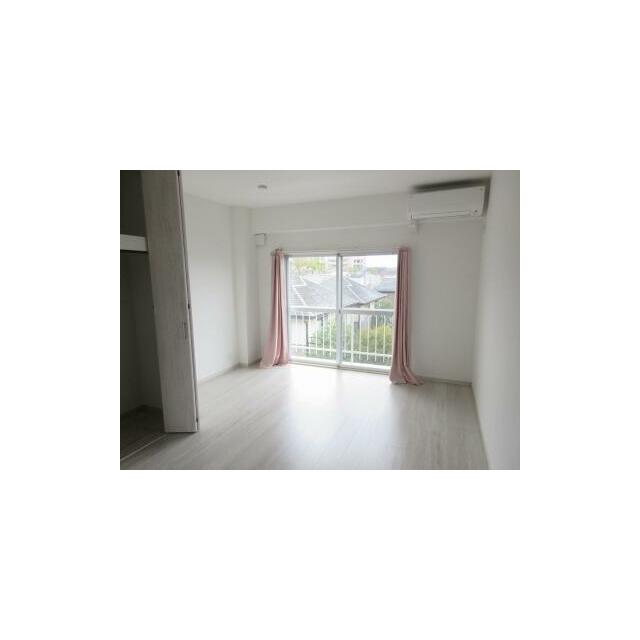 居室・リビング　同建物、別部屋の写真を使用しております。