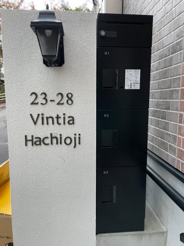 エントランス　エントランスに宅配BOXを完備。