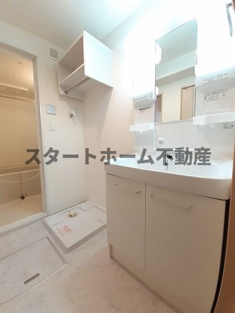 洗面設備　明るい洗面所です