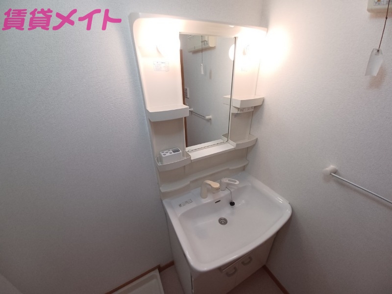 洗面設備　同型参考写真