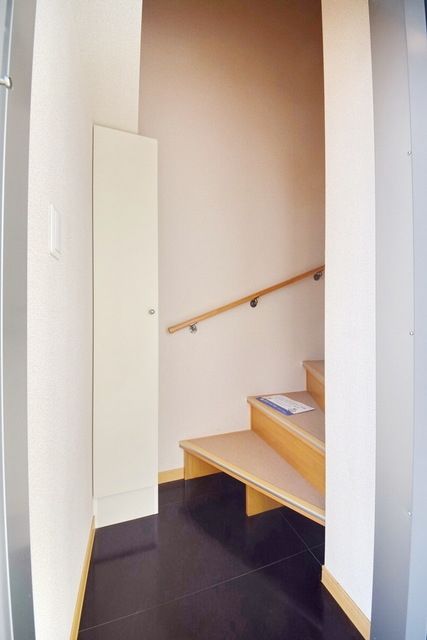 レオパレス本町の玄関写真