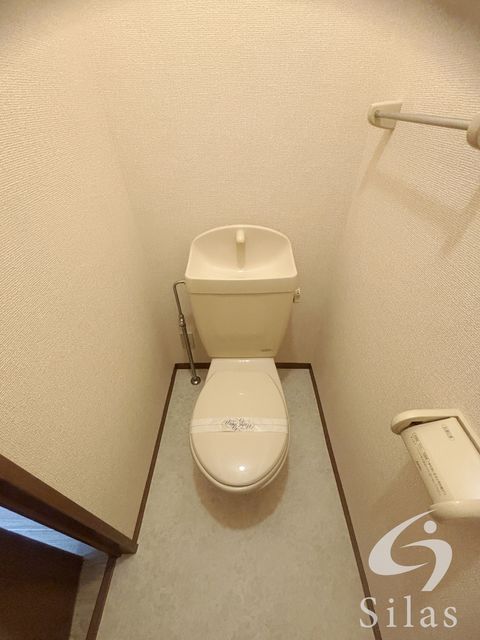京阪本線 枚方公園駅 徒歩13分 3階建 築27年のトイレ写真