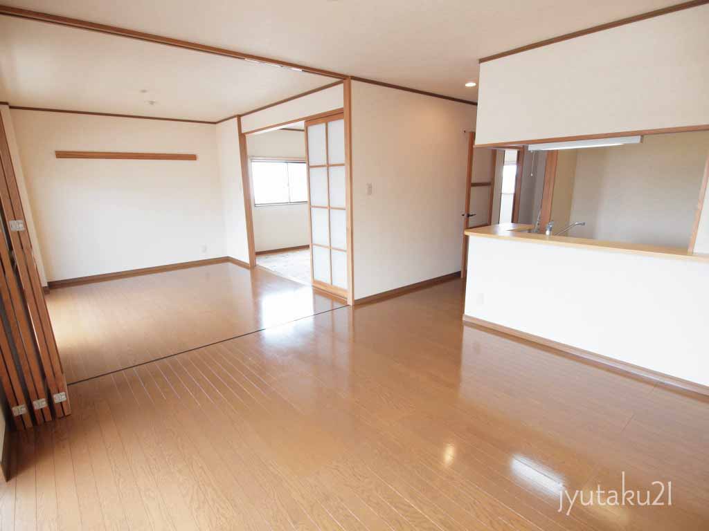 ＪＲ牟岐線 阿波富田駅 徒歩32分 2階建 築24年の居間写真