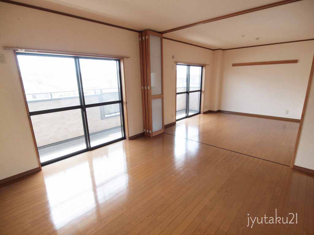 ＪＲ牟岐線 阿波富田駅 徒歩32分 2階建 築24年の居間写真