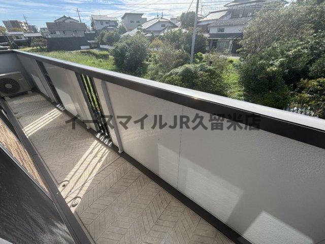 バルコニー　暖かな日差しのふりそそぐバルコニー