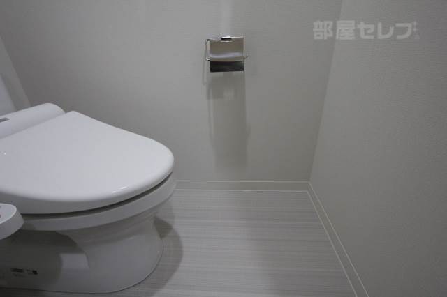 トイレ　トイレ個室です。ウォシュレットついてますよ