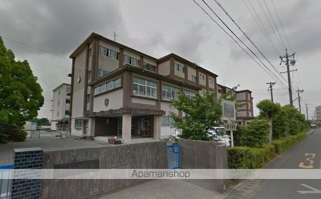 小学校　中郡小学校（小学校）まで664m