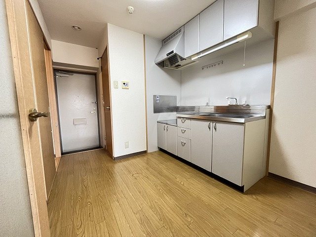 キッチン　同物件別部屋