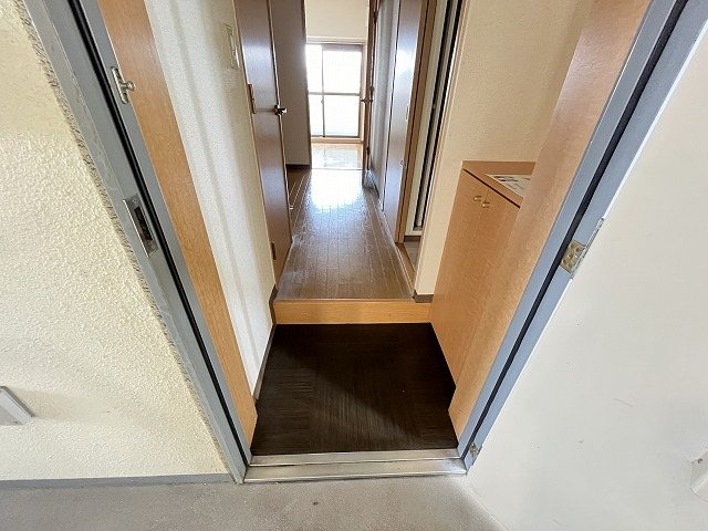 玄関　同物件別部屋
