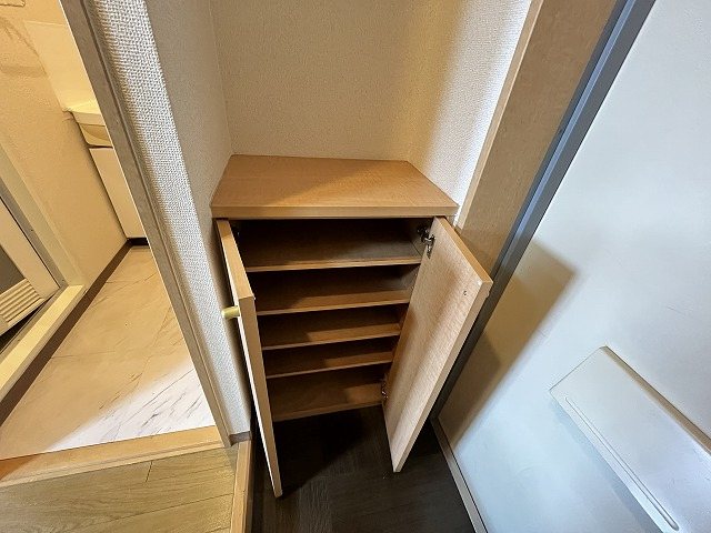 玄関　同物件別部屋
