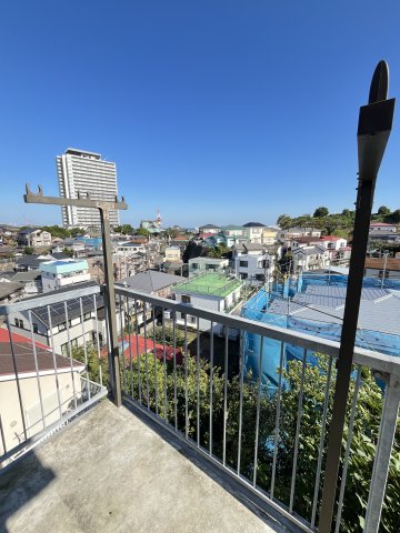 バルコニー　お洗濯物を干すのにも便利で、気持ちよく過ごせる空間です！