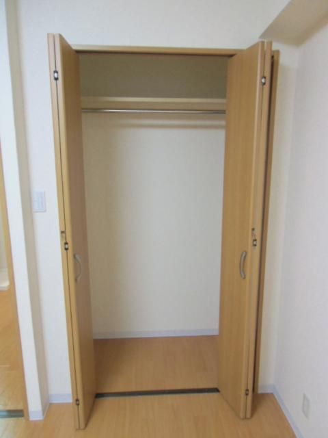 収納　奥行きのある押入れ付き