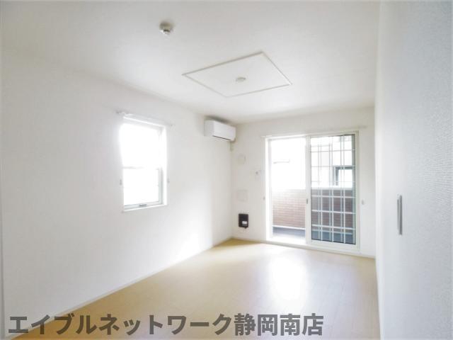 居室・リビング　ゆったり過ごせる居間です