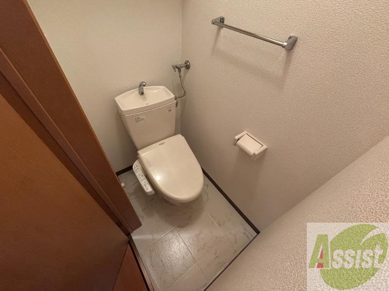 トイレ　こちらはトイレです。清潔感があり、安心して使用できます。