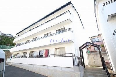 東急田園都市線 たまプラーザ駅 バス乗車時間：12分 最寄りバス停で下車 徒歩1分 築34年