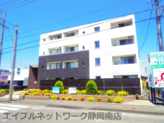 建物外観　落ち着いた雰囲気の外観です