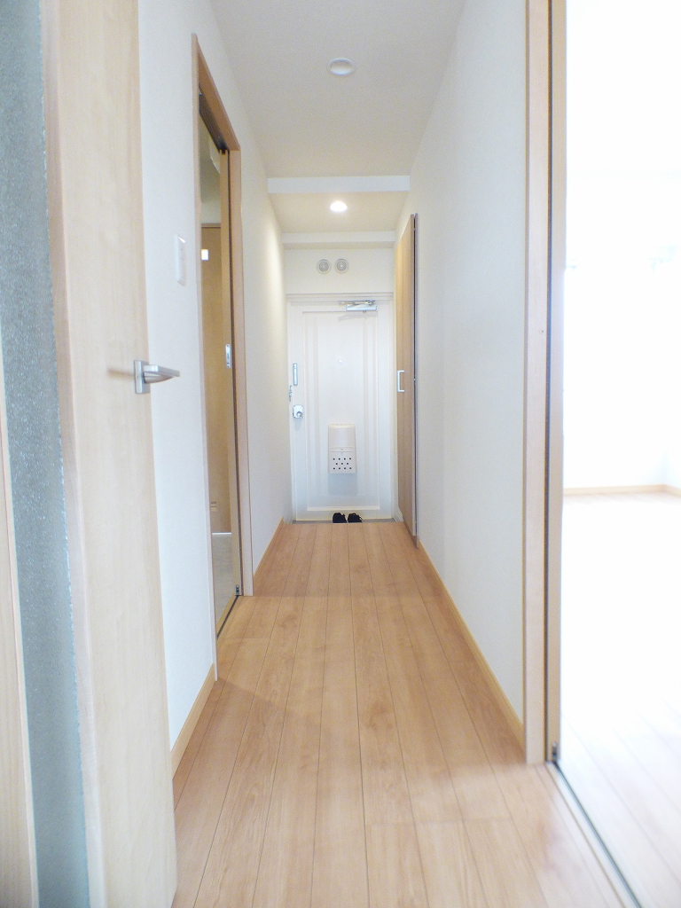パインヒルズ東府中の玄関写真