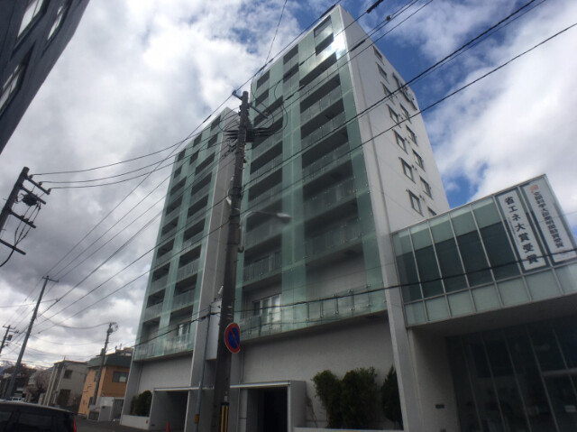 札幌市中央区北七条西のマンションの建物外観