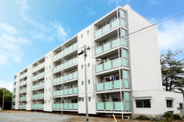 須賀川市大桑原のマンションの建物外観