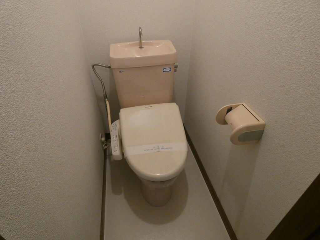 トイレ　温水洗浄便座