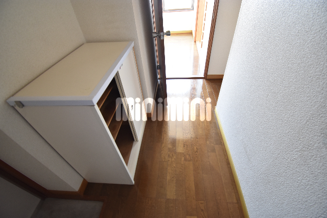 玄関　下駄箱のある玄関