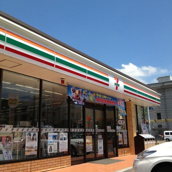 コンビニ　セブン-イレブン三原港町店（コンビニ）まで724m