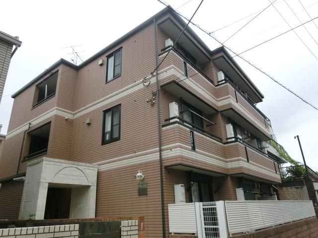 狛江市東和泉のマンションの建物外観