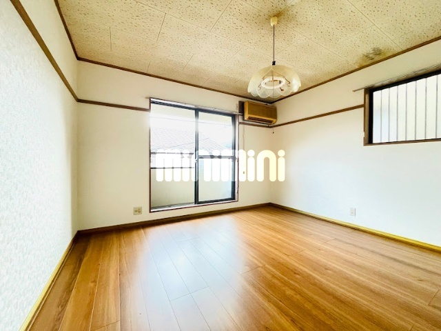 居室・リビング　日当たり良好なお部屋です！